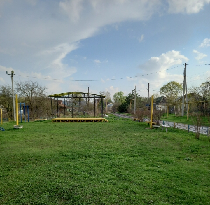 Обустройство детской игровой площадки в деревне Юрьево, Ленинский район, городской округ