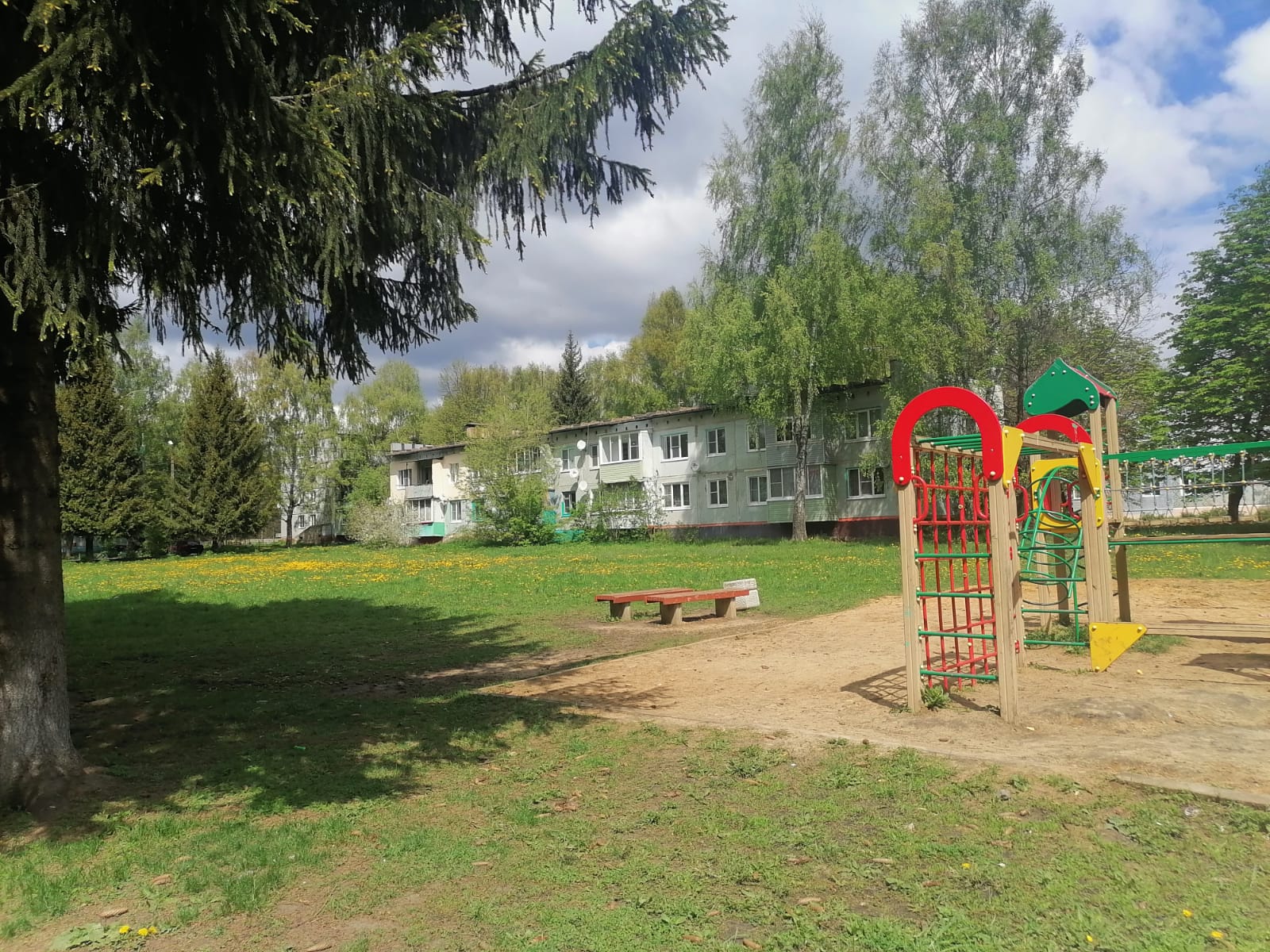 Обустройство спортивной площадки напротив дома №2 по ул. Тульской п.Лазарево Щекинского района