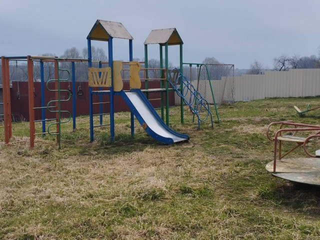 Обустройство детской игровой площадки по адресу: Киреевский район, д. Жилая