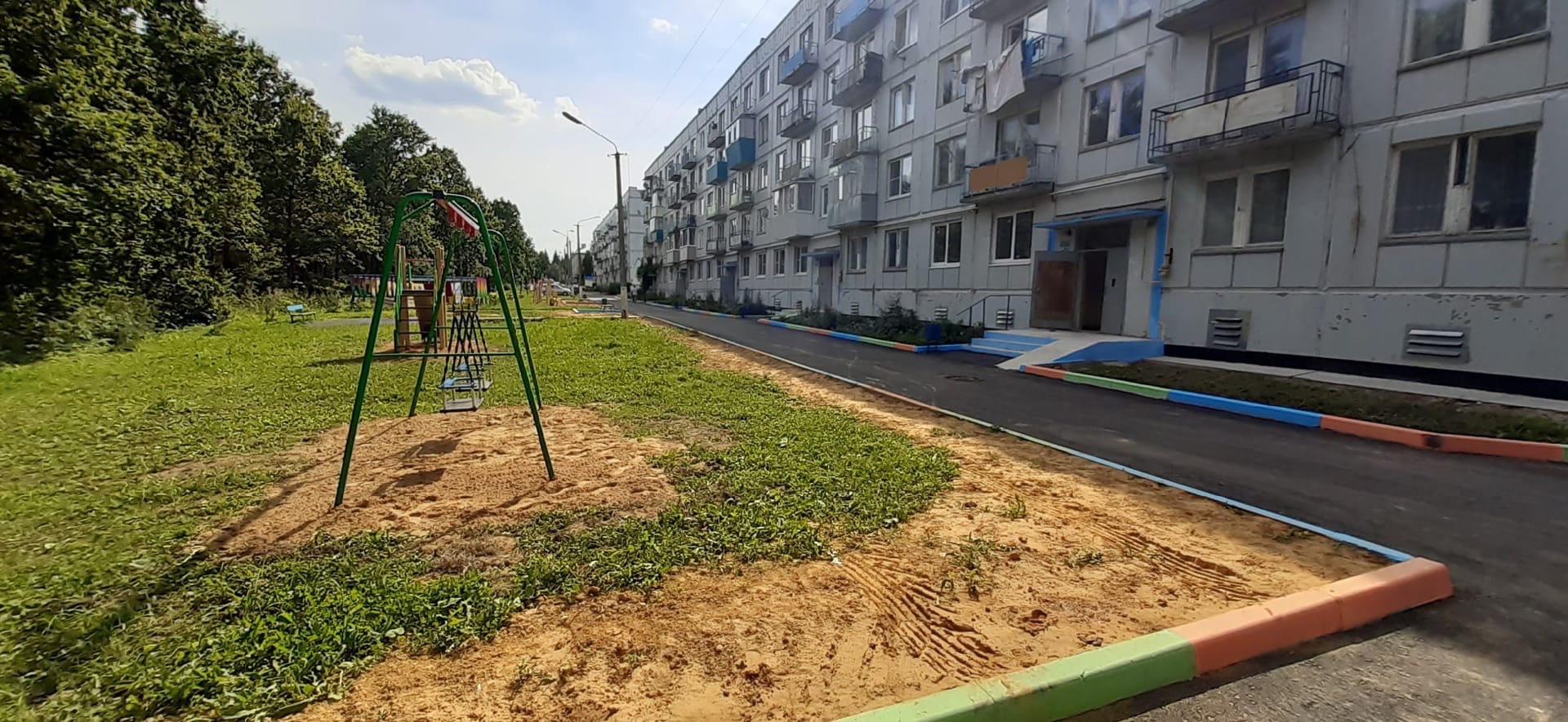 Обустройство спортивной площадки по адресу: пгт Славный, ул. Школьная, дом №6