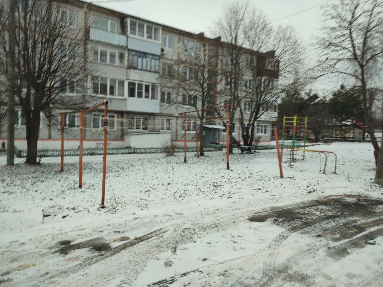 Обустройство детской площадки по адресу: Арсеньевский район, п. Арсеньево, ул. Парфенова, д.6