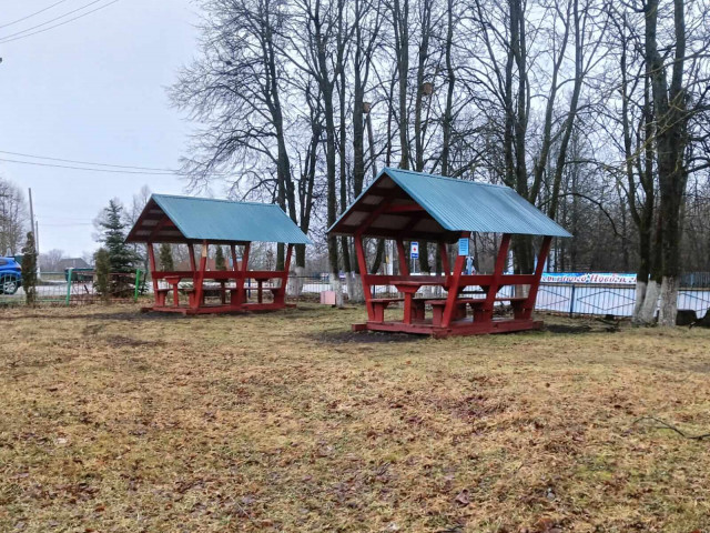 Обустройство зоны для досуга и отдыха по адресу: Воловский район, д. Красный Холм, ул. Центральная, д. 10