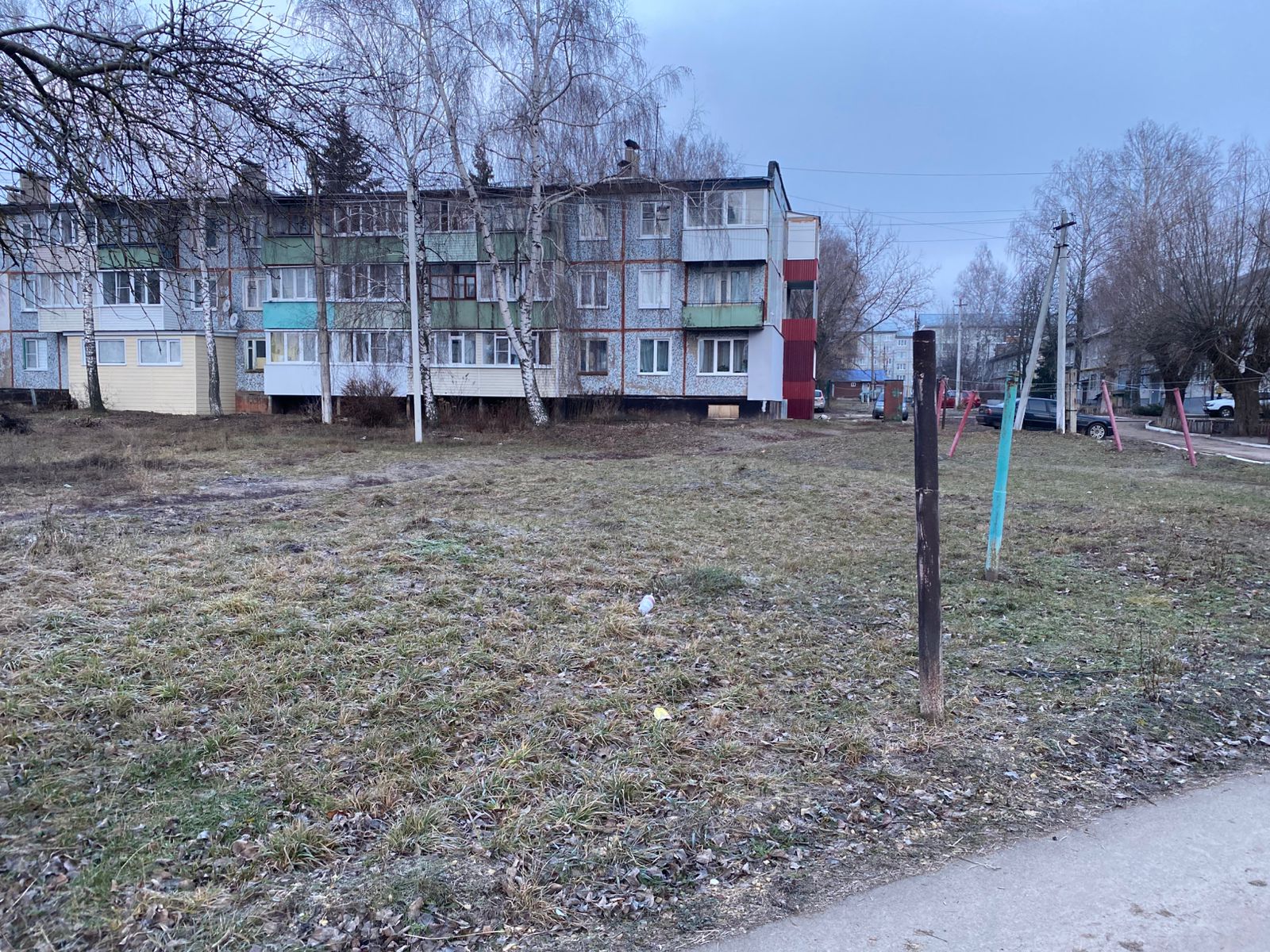 Обустройство детской игровой площадки по адресу: Ефремовский район, д. Заречье, д.11 ,д.7, д.4.
