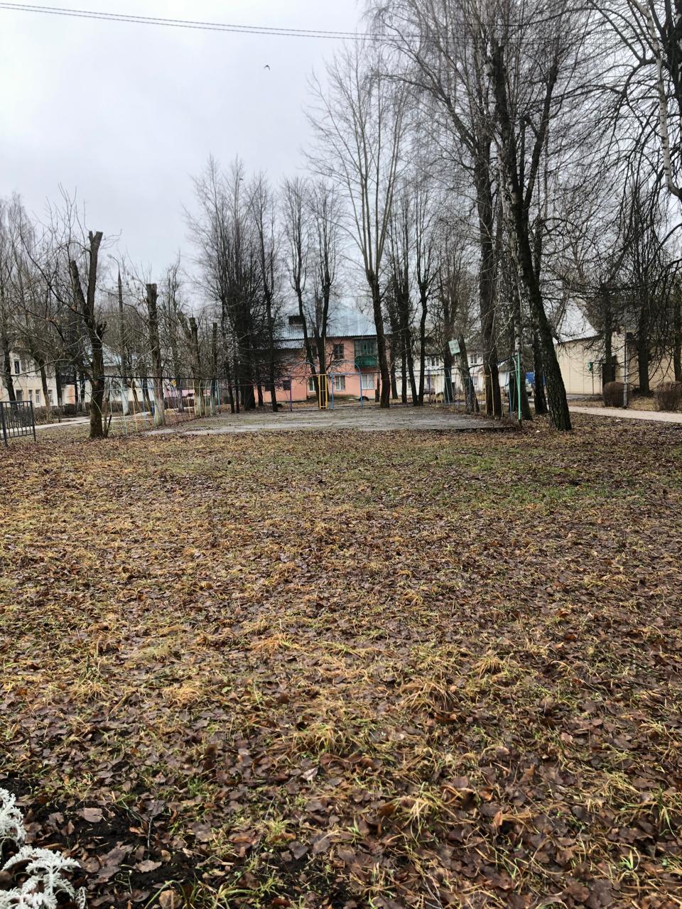 Обустройство спортивной площадки по адресу:   город Узловая, Квартал 5-я Пятилетка, улица Центральная (сквер, между домами ул. Центральная д. 3 и  ул. Центральная д. 5)